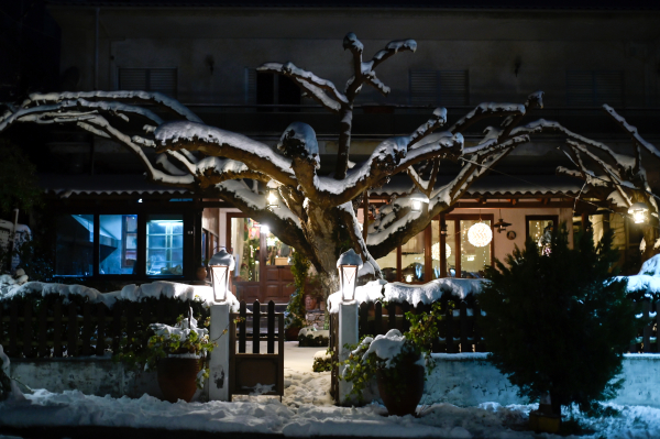 Γεμάτα τα καταλύματα για Χριστουγεννιάτικο... κρύο -Οι τιμές σε δημοφιλείς προορισμούς για την Πρωτοχρονιά