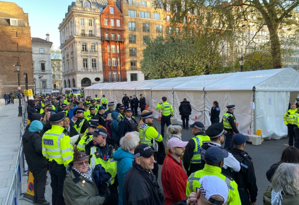 Βρετανία: Εκατοντάδες συλλήψεις σε διαδήλωση υπέρ της Palestine Action στο Λονδίνο (βίντεο)