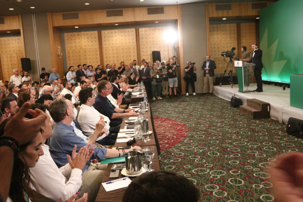 ΠΑΣΟΚ: Πλεόνασμα υποψηφίων, έλλειμμα πολιτικής