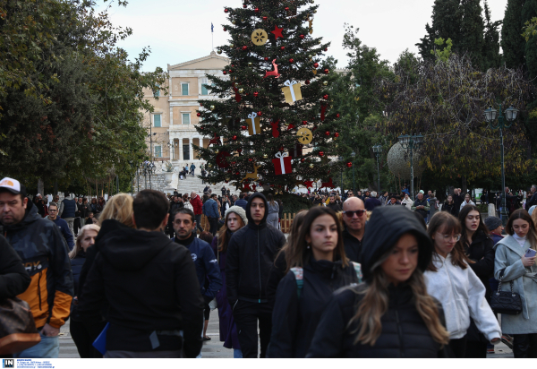Εορταστικό ωράριο: Σε χριστουγεννιάτικους ρυθμούς η αγορά, τι ώρα κλείνουν σήμερα τα καταστήματα