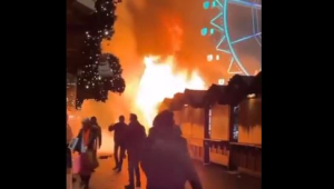 «Μπουρλότιασε» Χριστουγεννιάτικο δέντρο στο Βερολίνο