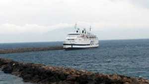 Κατέπλευσε το «Βιτσέντζος Κορνάρος» που είχε προσκρούσει στο λιμάνι της Κάσου