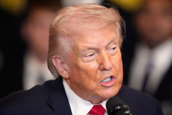 Τραμπ: Οι αμυντικές βιομηχανίες τετραπλασιάζουν την παραγωγή συγκεκριμένων όπλων