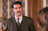 «Grand Hotel»: Τι ανακαλύπτουν Άρης και Θάλεια στην ντουλάπα του Ρήγα;