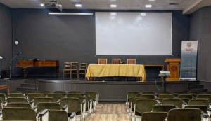 Ντροπή για τη Δικαιοσύνη - Με... πιανίστα η αίθουσα του Μονομελούς Πλημμελειοδικείου Ηρακλείου