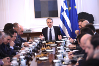 Εκνευρισμό στην κυβέρνηση προκαλούν οι επιθέσεις για σκάνδαλα και διαφθορά