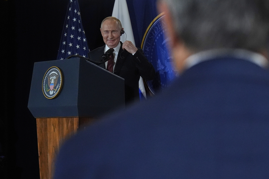 Και όμως ο Πούτιν ήταν χτες «παρών», τα 3 σημάδια που υποδήλωναν την παρουσία του - Ανάλυση του Sky News