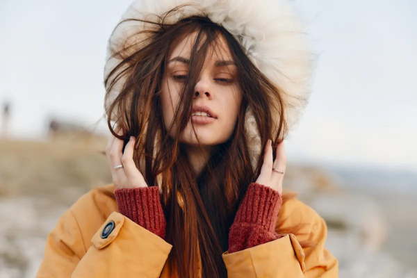 Τι πραγματικά χρειάζονται τα μαλλιά σου όταν κάνει κρύο