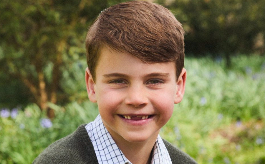 Ο πρίγκιπας Λούι έγινε επτά ετών - Δείχνει με πλατύ χαμόγελο τα δόντια που λείπουν