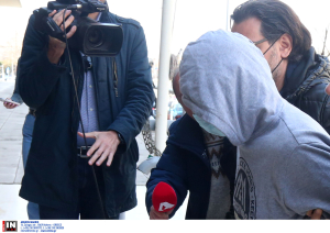 Θεσσαλονίκη: Προφυλακιστέος ο απόστρατος που κλειδώθηκε με τα παιδιά του στο αυτοκίνητο και άνοιξε φιάλη υγραερίου