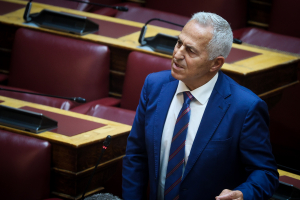 Ανεξάρτητος και επίσημα ο Αποστολάκης - Η επιστολή σε Τασούλα