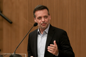 Δούκας για μεταναστευτικό: Το ΠΑΣΟΚ καλύτερα να ψήφιζε «όχι»