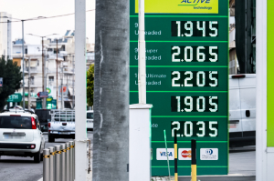 Έρχεται μείωση 10 λεπτών στη βενζίνη και 5 λεπτών στο diesel