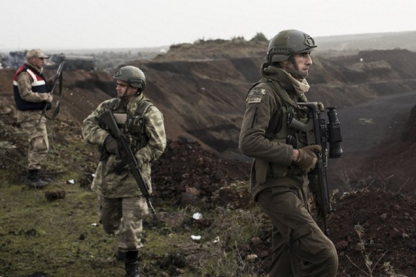 Δίχως τέλος οι διώξεις στον τουρκικό στρατό