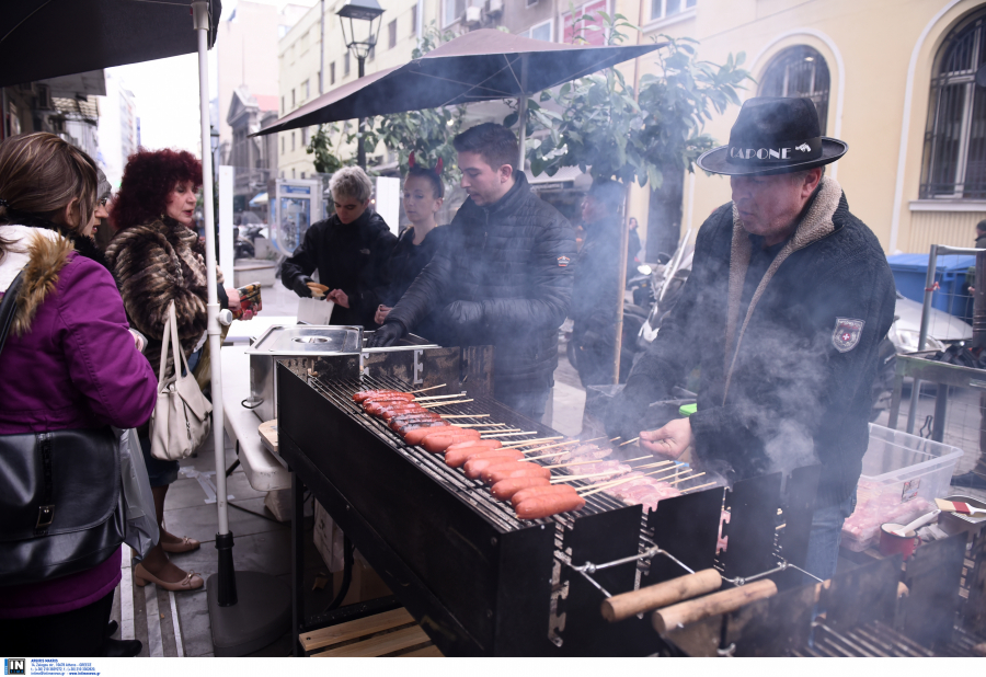 Τι είναι τελικά η Τσικνοπέμπτη; τι ακριβώς γιορτάζουμε και ποια τα έθιμα