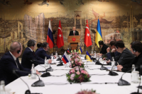 Ξεκίνησαν οι συνομιλίες μεταξύ Ουκρανίας και Ρωσίας, παρών και ο Αμπράμοβιτς