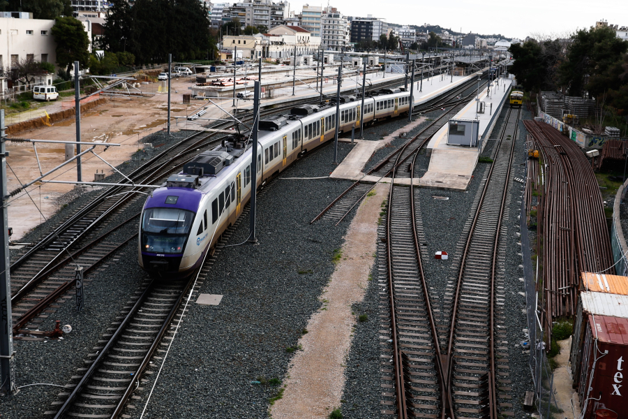 Αμαξοστοιχία του Προαστιακού παρέσυρε άνθρωπο στον Σταθμό Λαρίσης