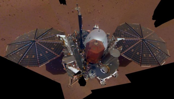 Το InSight τράβηξε την πρώτη του «σέλφι» στον Άρη (video)