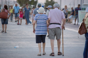 Κορονοϊός: Πότε θα λήξουν τα περιοριστικά μέτρα για τους ηλικιωμένους