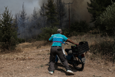 Εύβοια: Ξέσπασε νέα φωτιά στο χωριό Πλατάνα (εικόνες)