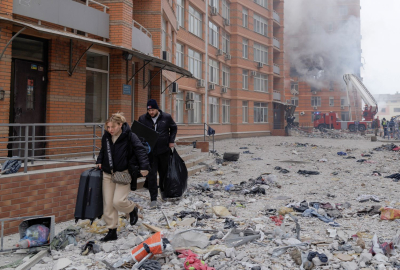 Ο ύπατος αρμοστής του ΟΗΕ κάλεσε τη Ρωσία να σταματήσει άμεσα τους βομβαρδισμούς στην Ουκρανία