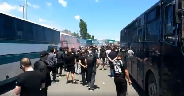 Κάθοδος οπαδών του ΠΑΟΚ στην Αθήνα - "Συναγερμός" στην Εθνική οδό Αθηνών Λαμίας (video)
