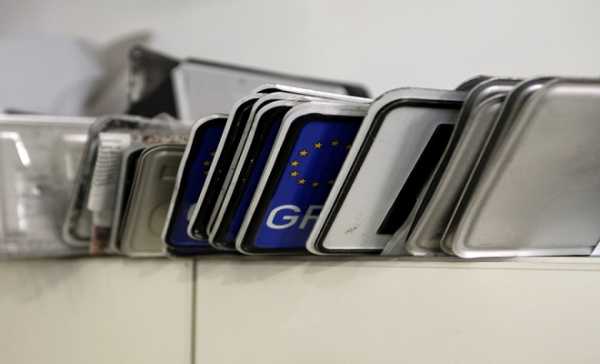 Επιστρέφονται λόγω Πάσχα πινακίδες και διπλώματα οδήγησης