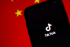 «Σώθηκε» ξανά το TikTok - Νέα παράταση από τον Τραμπ