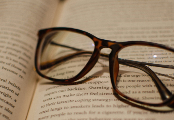 Μπορούν οφθαλμικές σταγόνες να καταργήσουν τα γυαλιά πρεσβυωπίας;