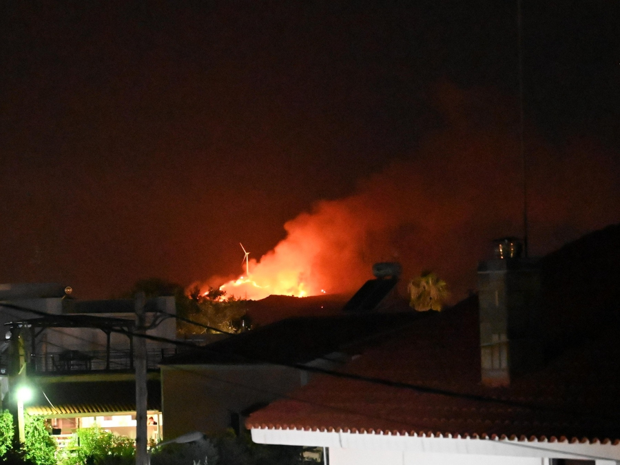 Μεγάλη φωτιά στην Ναυπακτία - Ήχησε το «112»