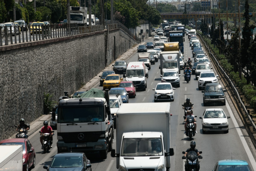 Ουρές χιλιομέτρων στον Κηφισό, «ασφυξία» στην άνοδο εξαιτίας τροχαίου