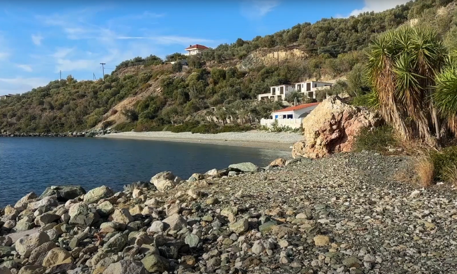 Η πιο ζεστή παραλία της Ελλάδας για μπάνια όλο το Σεπτέμβριο