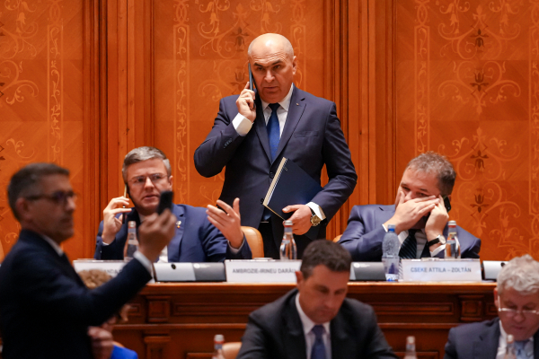 Ρουμανία: Ο πρόεδρος της χώρας ξεκινά συνομιλίες με τα κόμματα μετά την κατάρρευση της κυβέρνησης