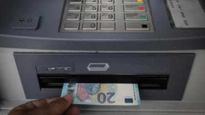 «Κλειδώνει» το έκτακτο επίδομα 200 ευρώ: Ποιοι «δικαιούνται» τη νέα επιταγή ακρίβειας, η μεγάλη αλλαγή