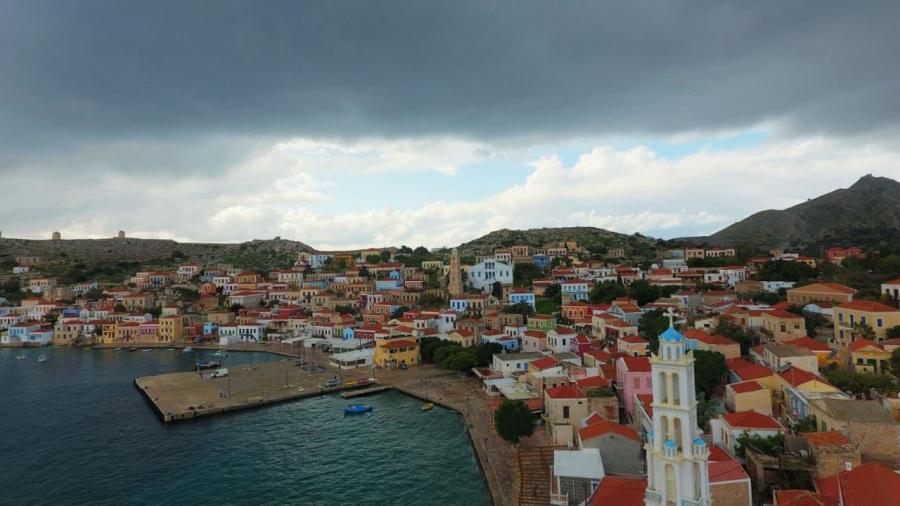 Το Μαξίμου έστειλε σύγχρονο μηχάνημα ανέλκυσης αλιευτικών σκαφών στη Χάλκη