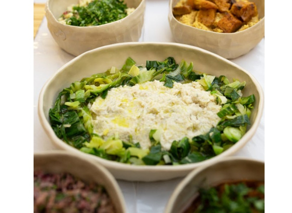 Πασχαλινή πράσινη σαλάτα με κρέμα φέτας