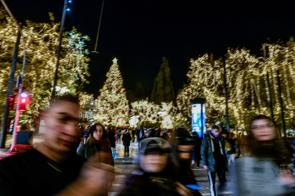 Εορταστικό ωράριο: Ανοιχτά για τρεις Κυριακές καταστήματα και σούπερ μάρκετ