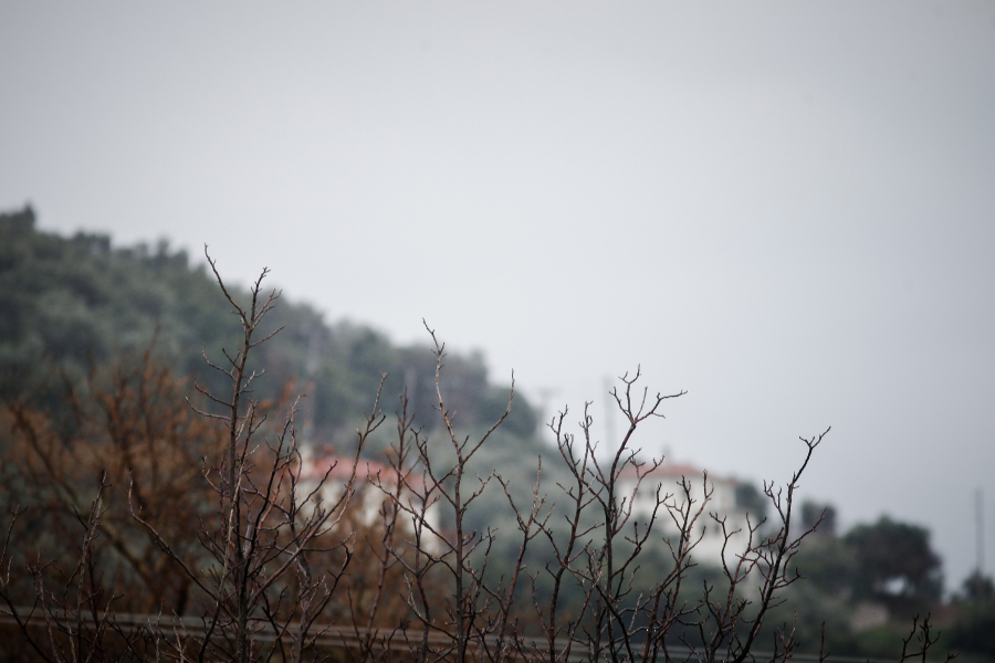 Βροχερός ο καιρός αύριο: Πού θα έχουμε έντονα φαινόμενα με κεραυνούς και χαλαζοπτώσεις