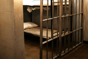 Κύκλωμα μαστροπείας: Στη φυλακή η «Λορέλα» και ο 34χρονος που «ψάρευε» πελάτες