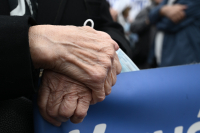 Τι θα γίνει με τη 13η σύνταξη - Νέα σενάρια έρχονται στο τραπέζι
