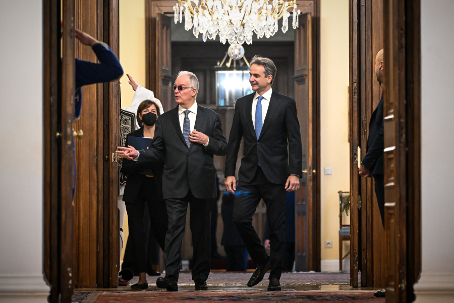 «Δώρα» Τασούλα στην εκλογική του περιφέρεια την τελευταία μέρα της θητείας του