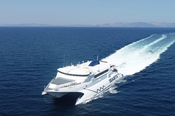 Απαγόρευση απόπλου για το Naxos Jet από το Μαντούδι