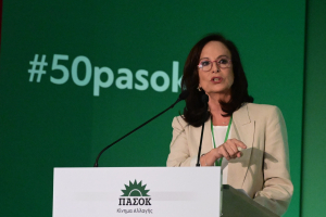 Διαμαντοπούλου: Αν κερδίσω, γιατί να μην είναι επικεφαλής της ΚΟ ο Γερουλάνος;