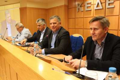 ΚΕΔΕ: Να ενταχθούν στους δήμους οι δομές κατά της φτώχειας