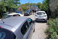 «Πατείς με, πατώ σε» στη παραλία της Νέας Μάκρης - Τι θα γίνει σε περίπτωση φωτιάς;