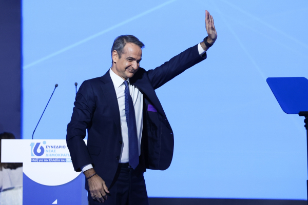 Ο εκλογικός σχεδιασμός του Μαξίμου για «διχοτόμηση» του ΠΑΣΟΚ - Από τι εξαρτάται ο ανασχηματισμός