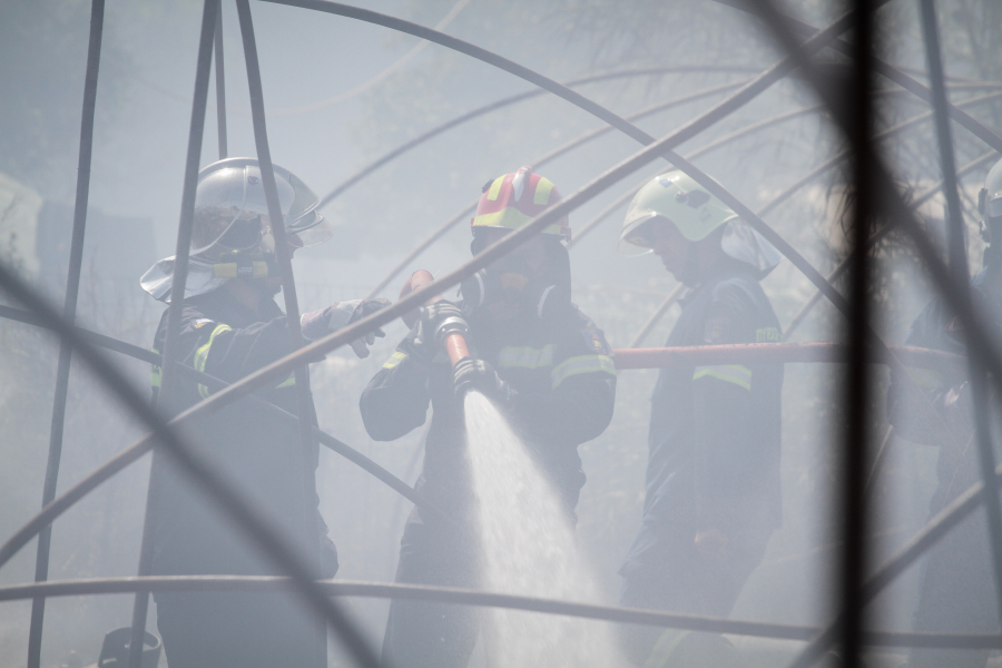 Αποζημίωση για προσφυγόπουλα που έπαθαν εγκαύματα από φωτιά σε δομή φιλοξενίας