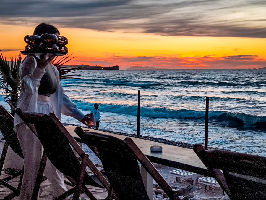 Σεζονίστας: Εκείνοι που χτυπάνε κάρτα στο ελληνικό καλοκαίρι