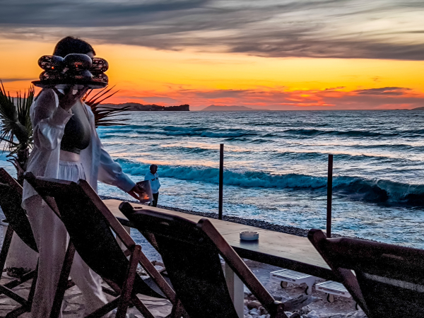 Σεζονίστας: Εκείνοι που χτυπάνε κάρτα στο ελληνικό καλοκαίρι