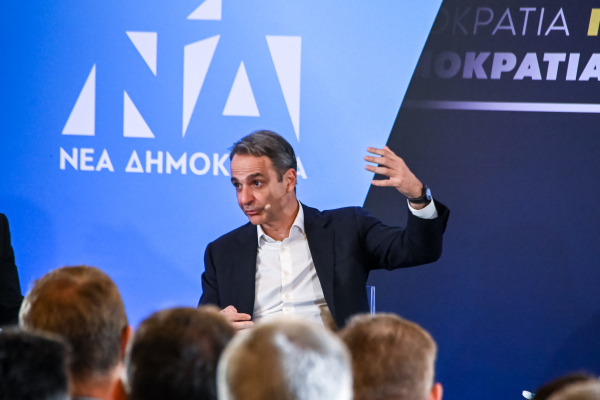 Η προοπτική για εκλογές τον Οκτώβριο φέρνει μάχες «δελφίνων» στη ΝΔ